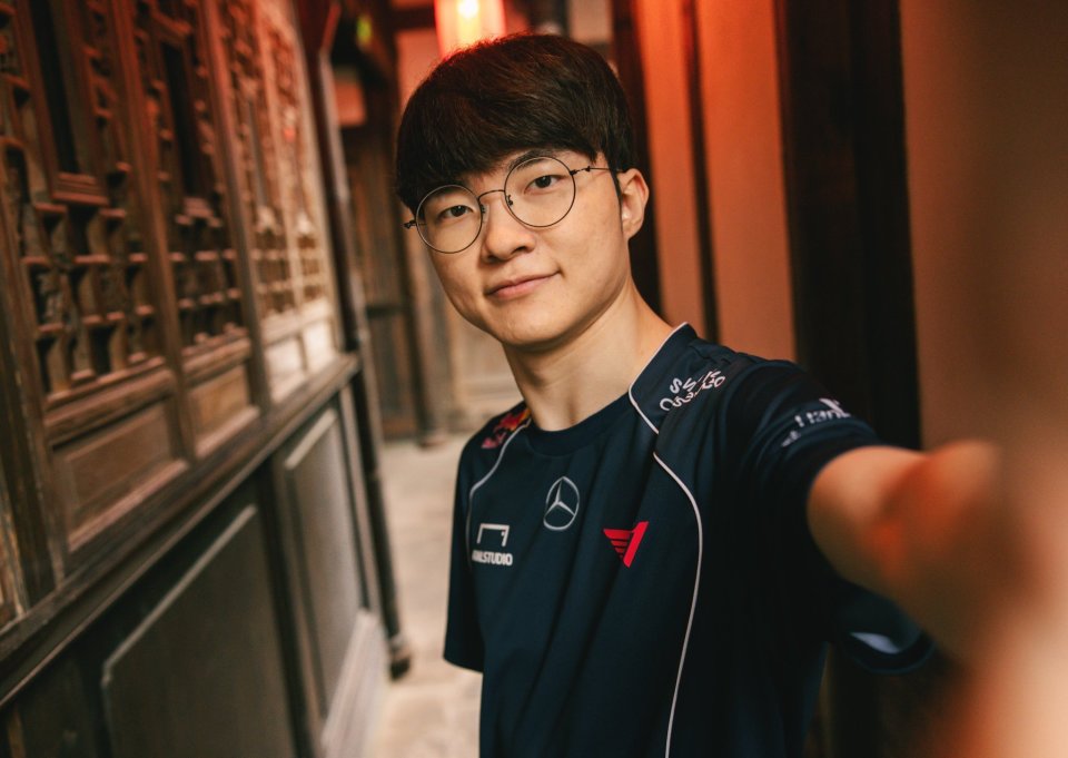 开云体育官网-Faker在切尔西比赛中精彩发挥，连败引发热议！-开云体育官网