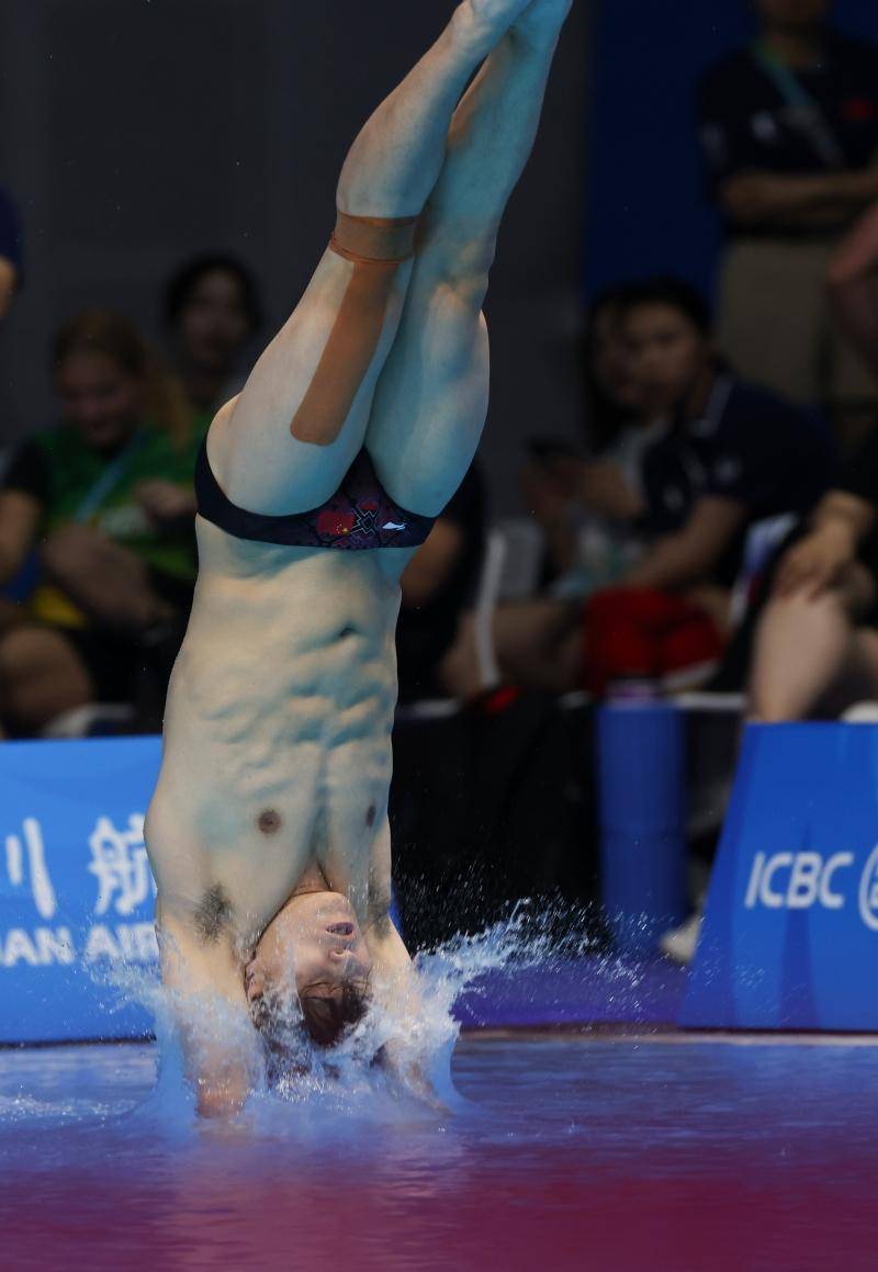 开云官网-浓眉哥迎来十二赛季出色发挥，日本队观众热烈欢呼！-开云官网